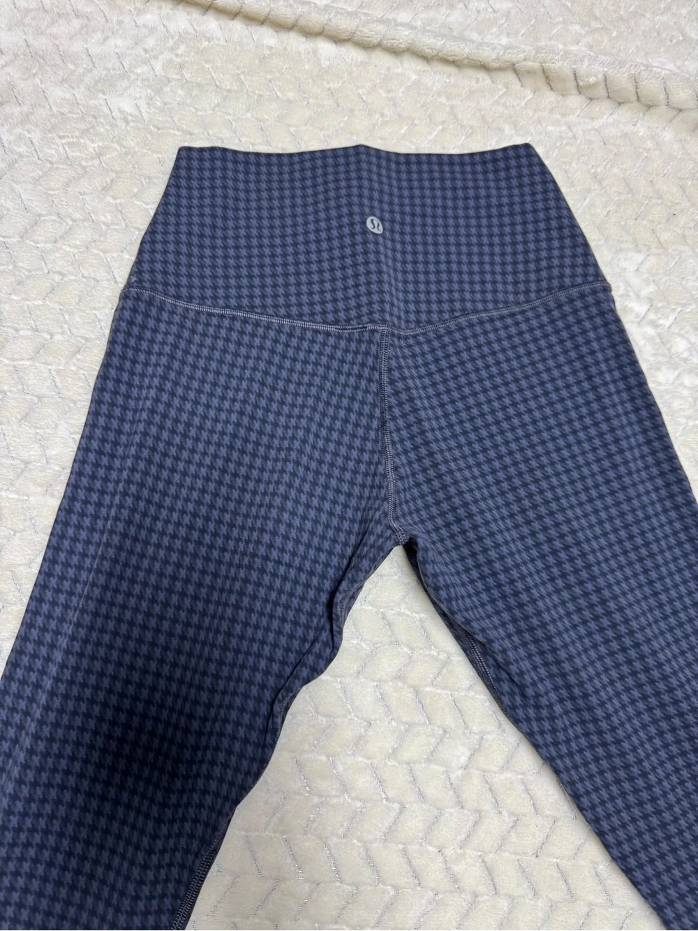 Michael Kors High-Waist Houndstooth Leggings in Black and Purple